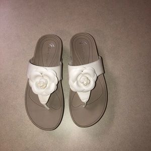 Baretraps Sandals-NWOB- Size 7M - White